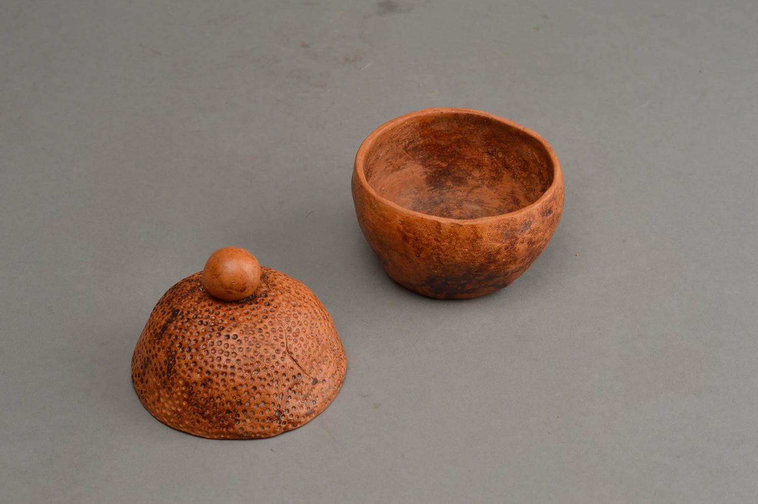 Керамическая сахарница с ложкой из красной глины ручной работы коричневая фото 3