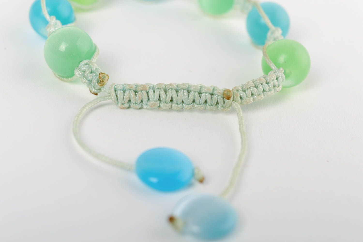 Bracelet en macramé tressé pierre œil-de-chat bleu-vert original fait main  photo 3
