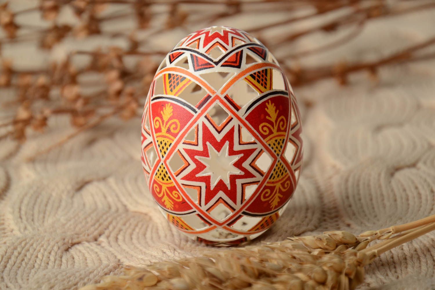 Lacy painted Easter egg photo 1