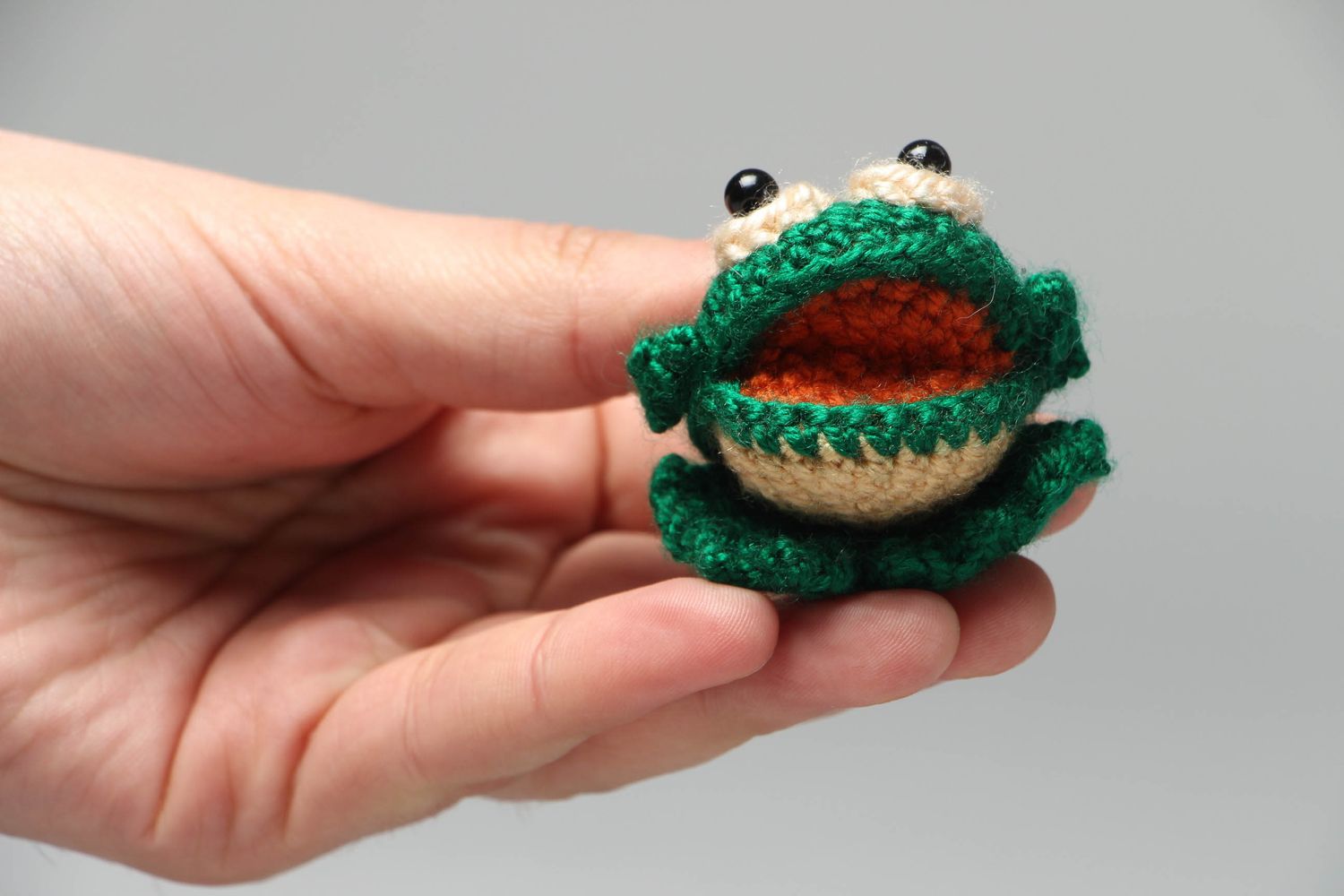 Rospo a maglia fatto a mano pupazzo morbido giocattolo da bambini a uncinetto
 foto 4