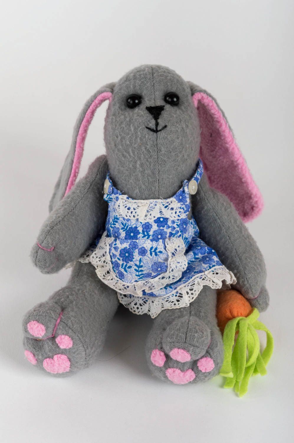 Peluche lapin gris en robe bleue faite main en tissus décoration pour maison photo 2