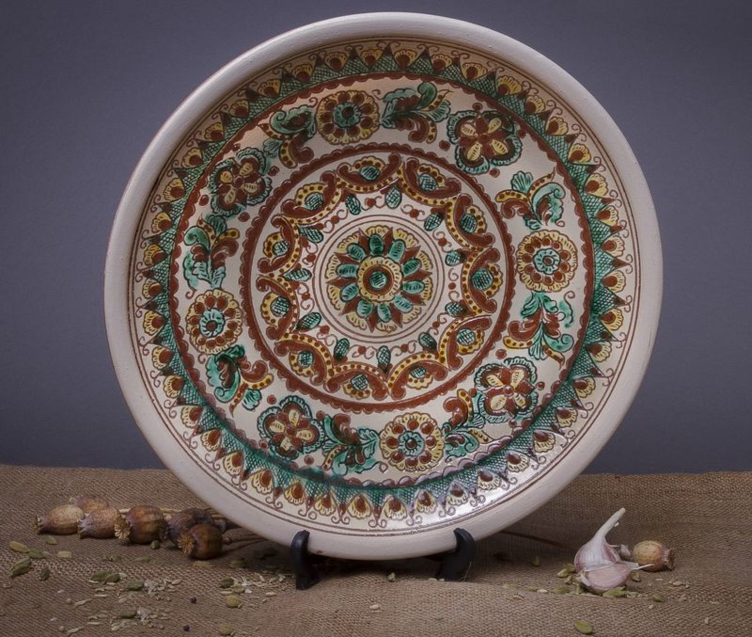 Decorative ceramic plate photo 1