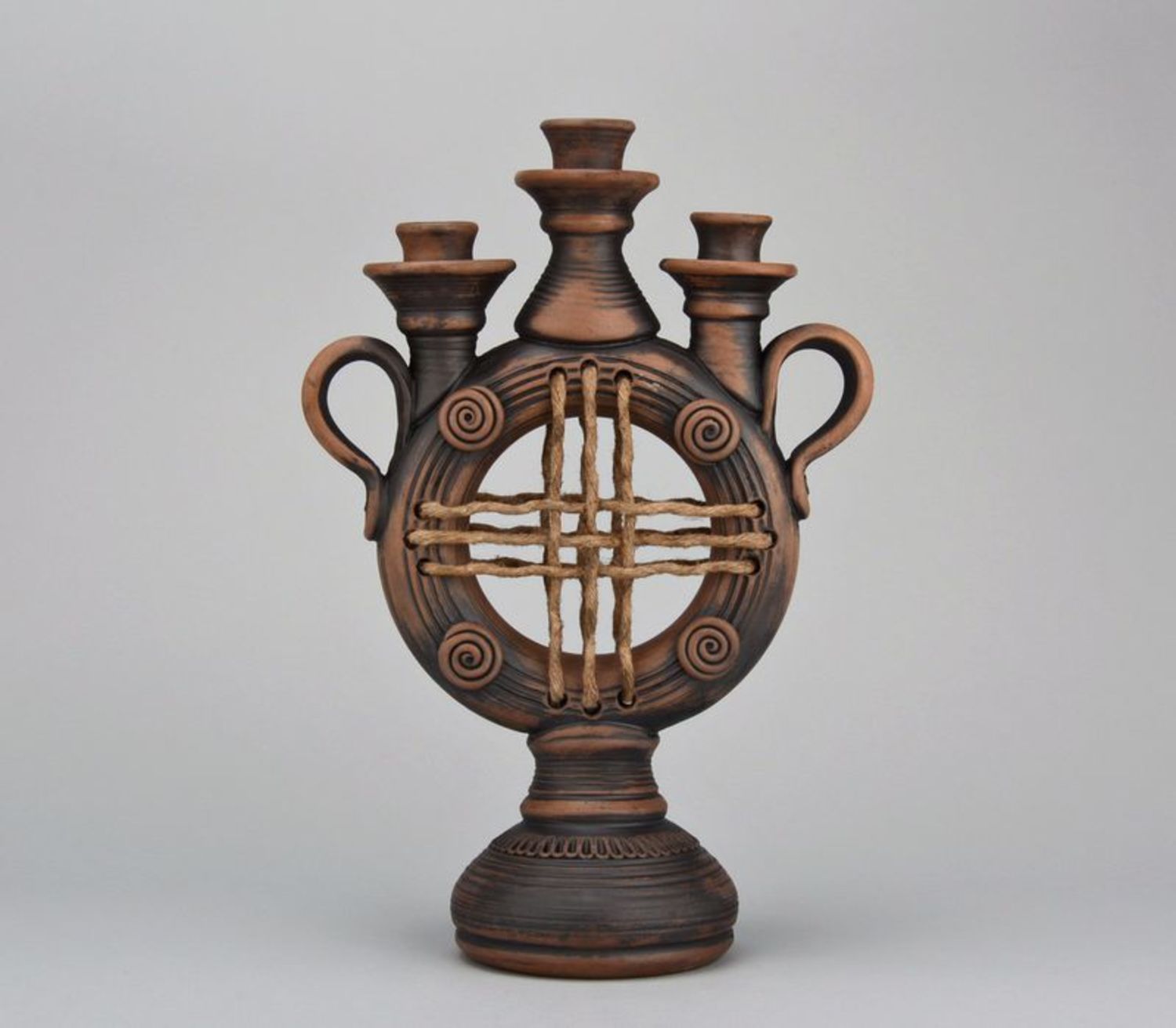Candelabro marrone in ceramica a tre candele fatto a mano decorazioni di casa  foto 4