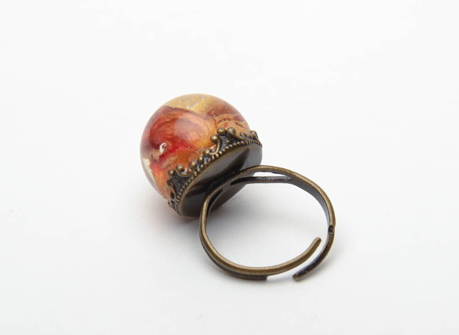 Перстень с натуральными цветами в эпоксидной смоле фото 4