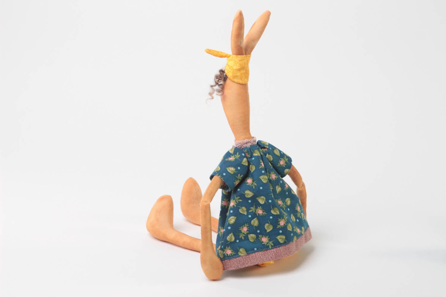 Авторская мягкая кукла ручной работы виде зайчихи в платье для декора дома фото 4