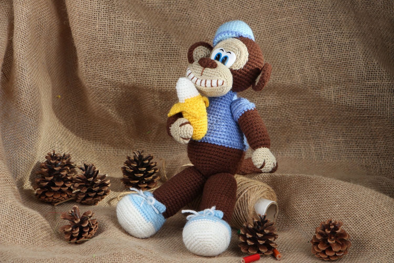 Muñeco de peluche artesanal Mono con plátano foto 4