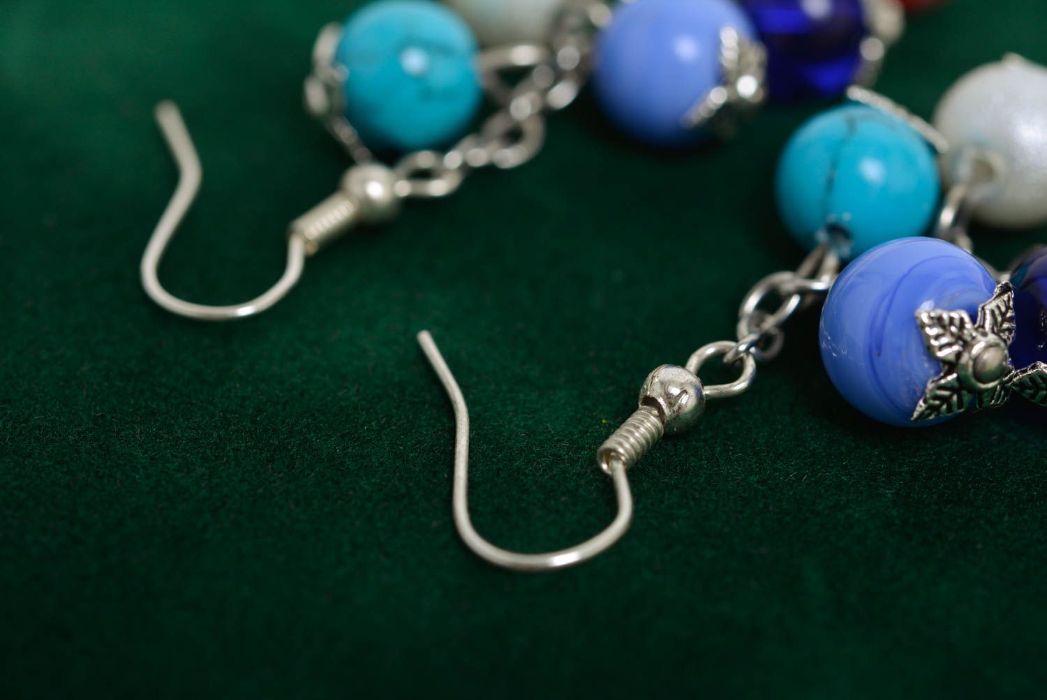 Boucles d'oreilles en perles céramiques faites main originales pendantes photo 5