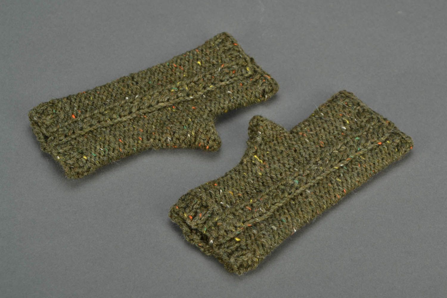 Hand knitted mittens photo 4
