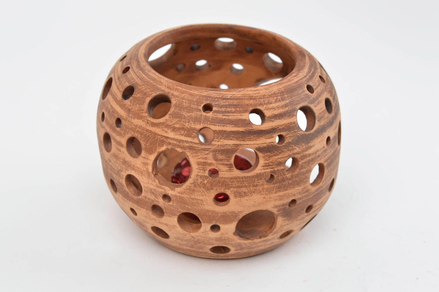 Глиняный подсвечник круглый в форме шара с отверстиями для декора ручной работы фото 3