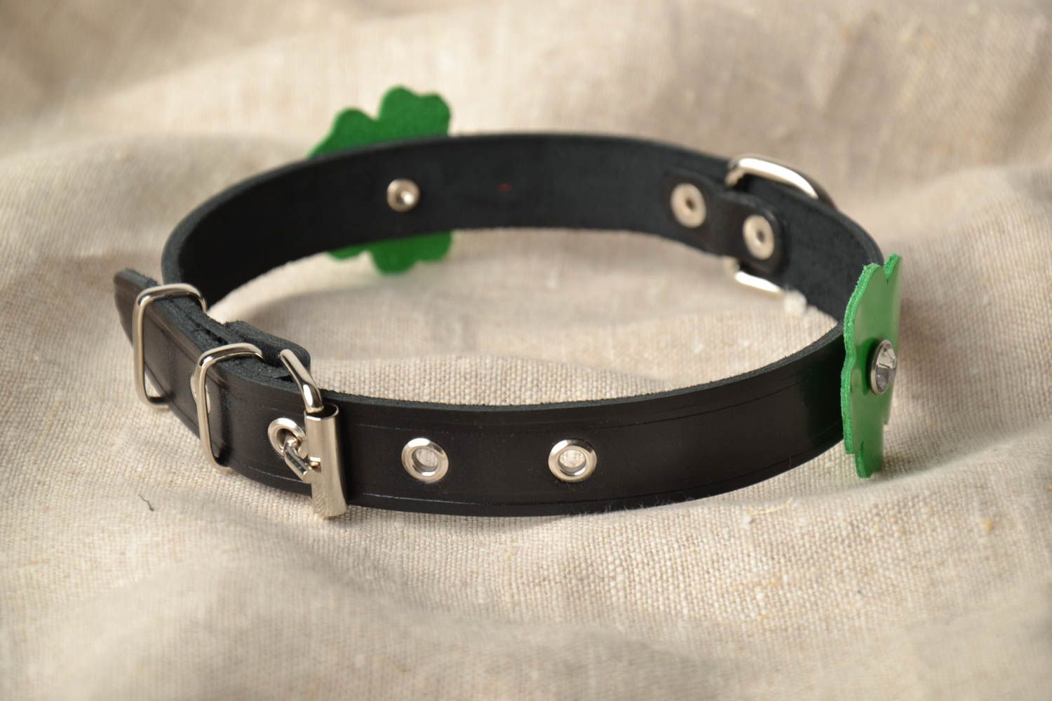 Handmade leather dog collar with decor photo 1