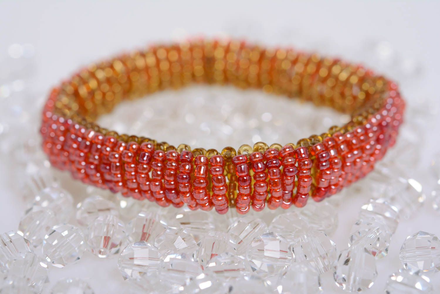 Bracelet en perles de rocaille fait main rouge avec jaune original pour femme photo 1