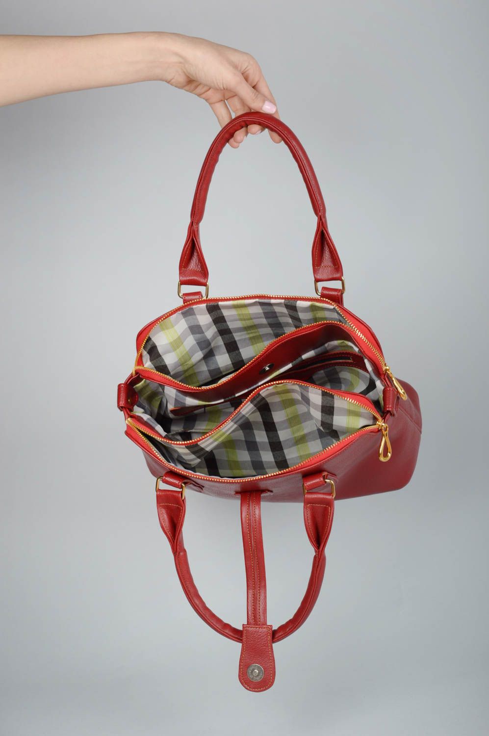 Сумка ручной работы сумка на плечо сумка из кожзама стильная бордовая красивая фото 4