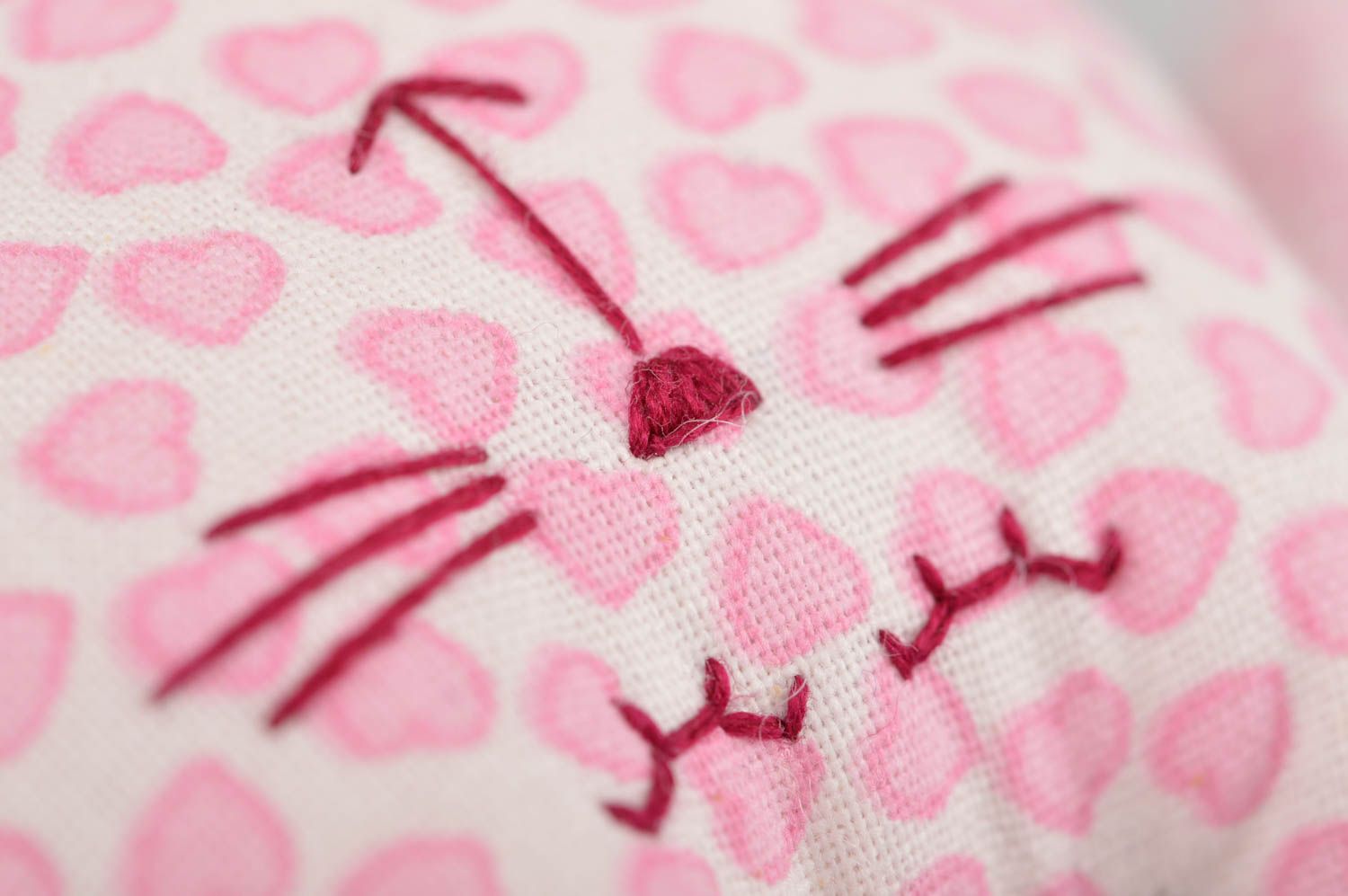 Peluche chat rose à motif de coeurs petite belle originale faite main en coton photo 3
