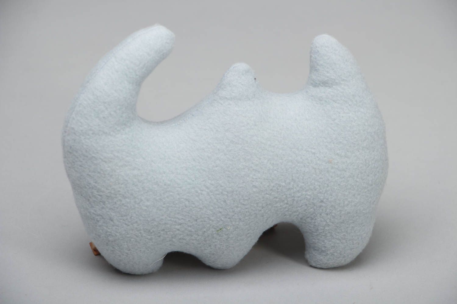 Poupée chat faite main en tissu polaire photo 3