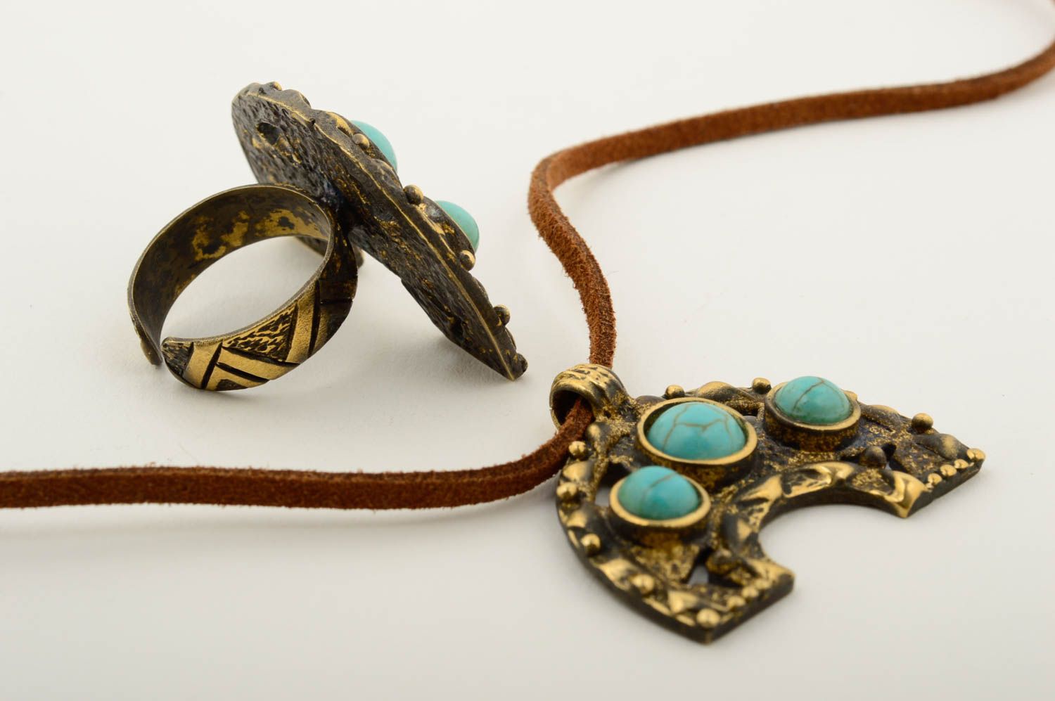 Parure de Bijoux en bronze fait main avec turquoise pressée Bague pendentif photo 4