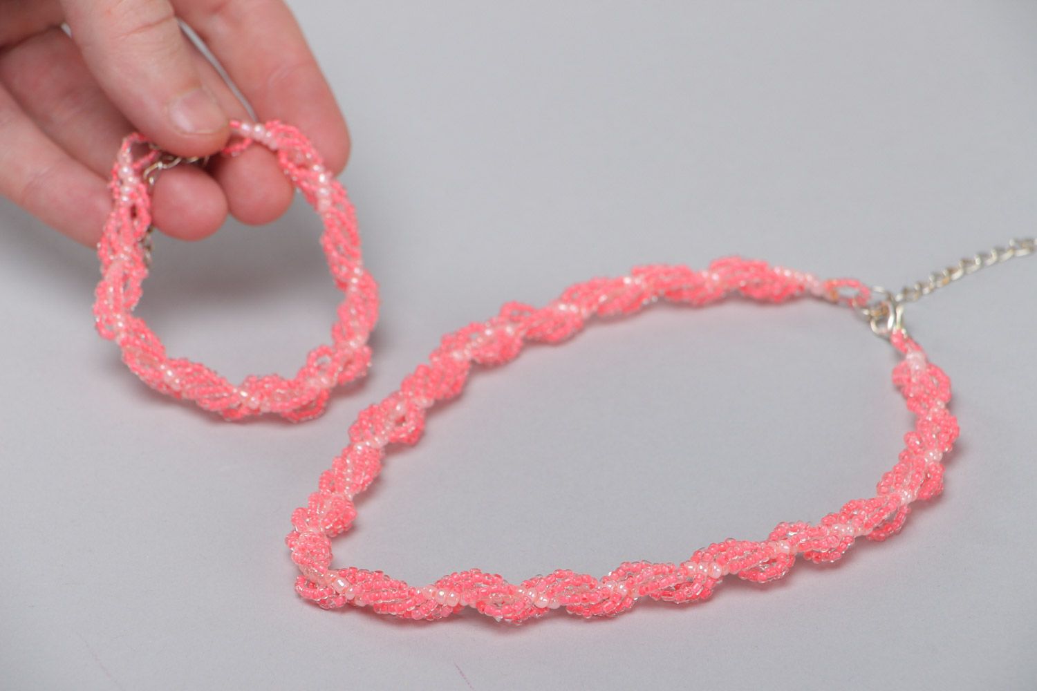 Set of handmade pink woven beaded jewelry 2 items necklace and bracelet photo 5