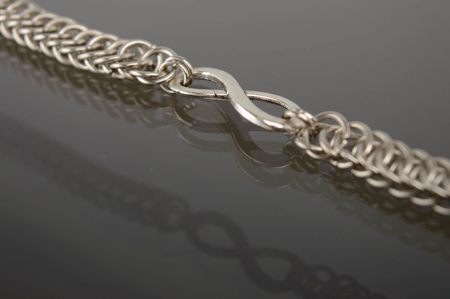 Наручный браслет из металла в технике кольчужного плетения фото 3
