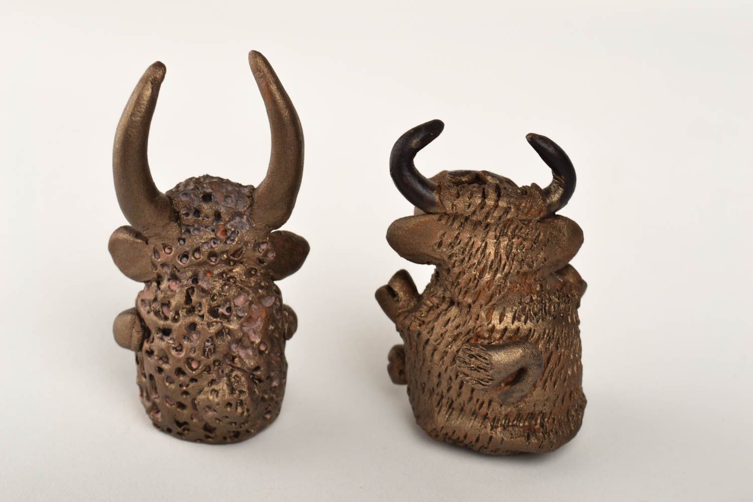 Фигурки из глины подарки ручной работы статуэтки из глины корова и бык фото 2