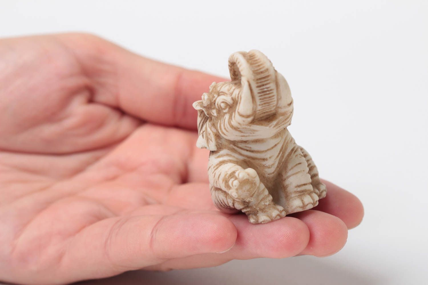 Figurine animal fait main Petite statuette design éléphant Déco intérieur photo 5