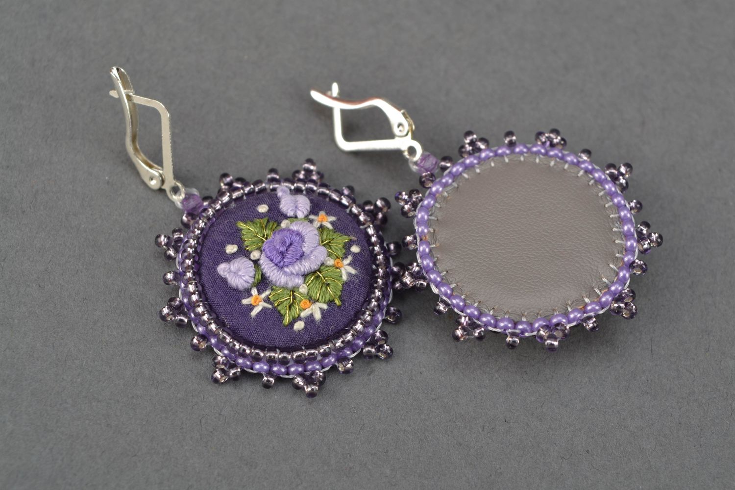 Satin stitch embroidered round earrings Roses photo 3