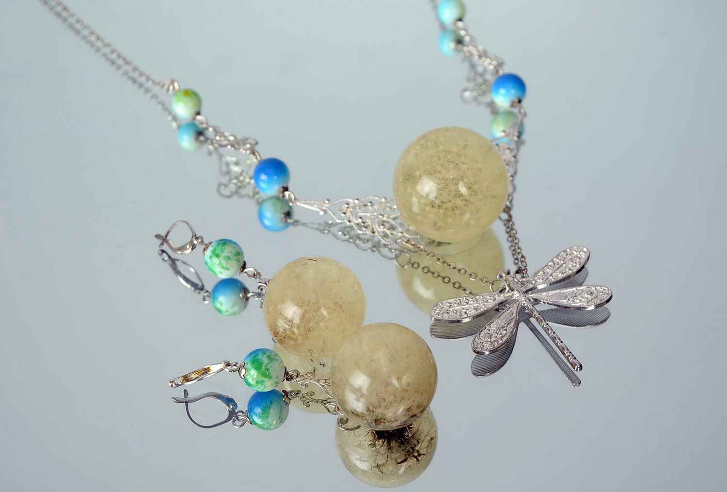 Jewelry set with epoxy resin: necklace & earrings photo 4