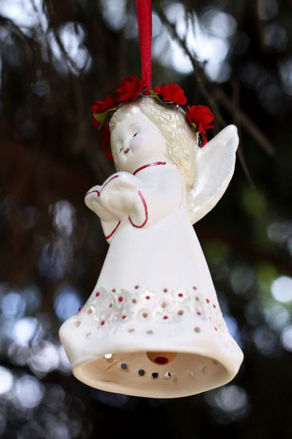 Keramikglocke-Anhänger dekorierter Engel in rotem Kranz foto 5