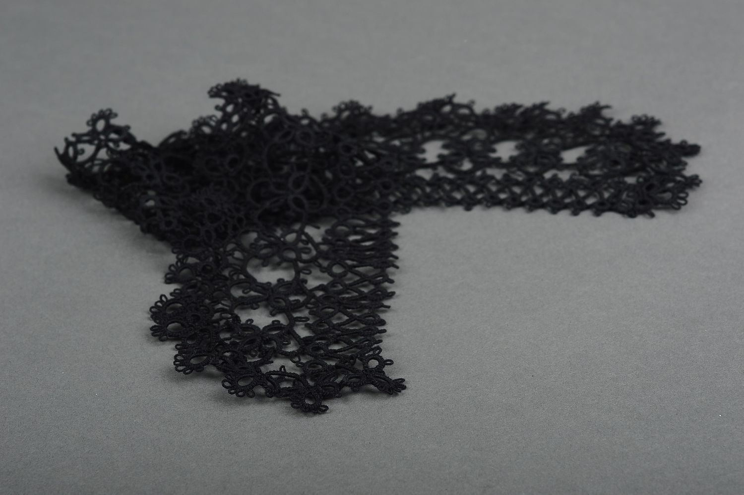 Воротник на шею ручной работы авторская бижутерия черное украшение фриволите фото 4