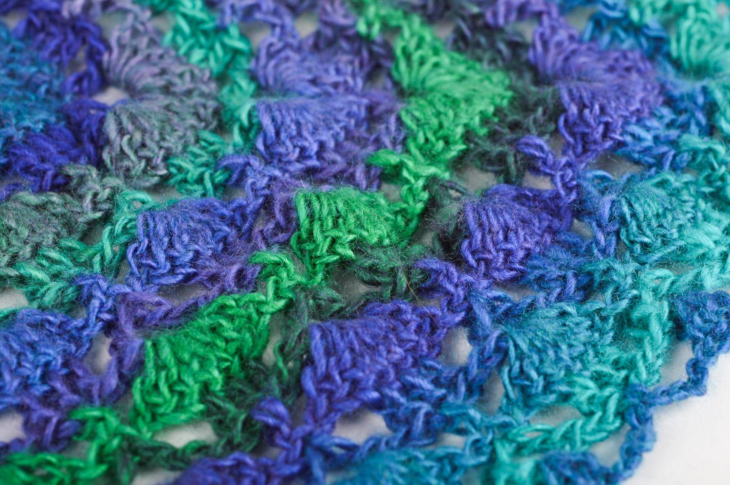 Châle laine fait main Accessoire tricot au crochet bleu vert Cadeau femme photo 5