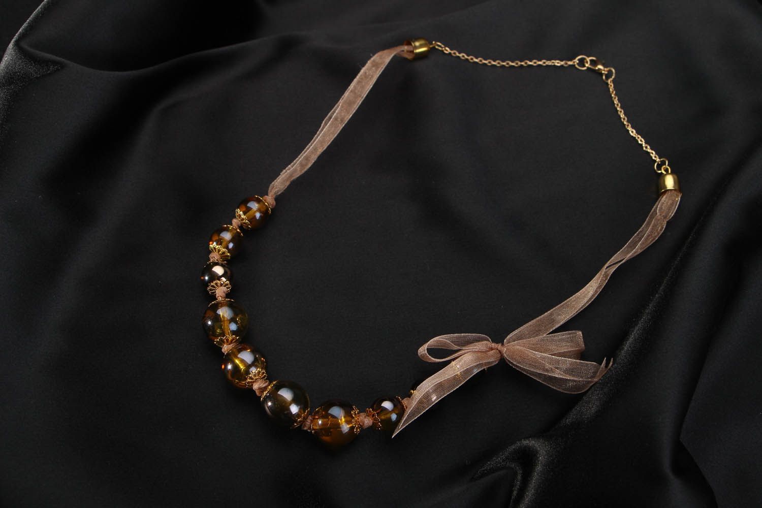 Brown beaded necklace photo 1