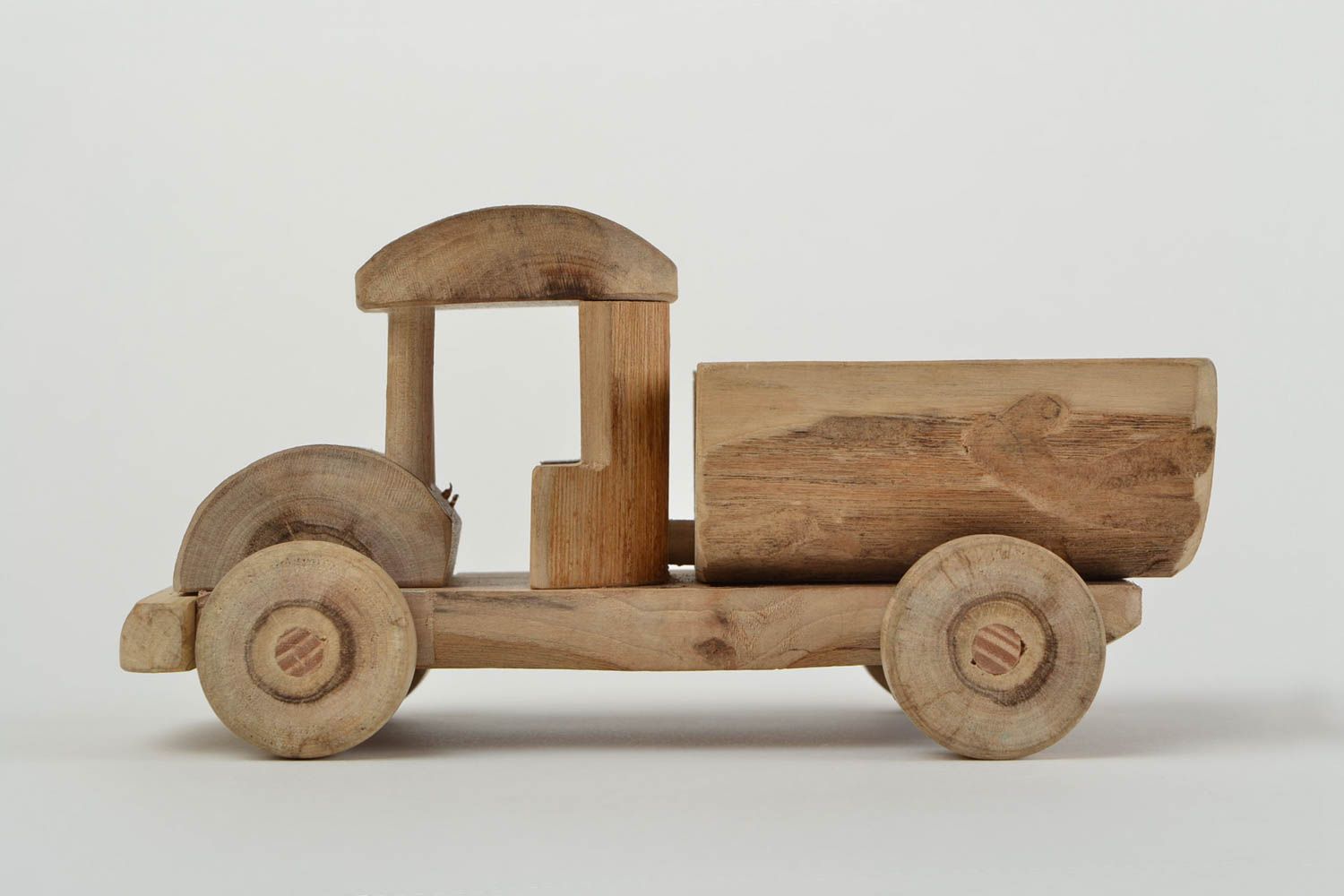 Деревянная машинка для ребенка экологически чистая игрушка ручной работы фото 3