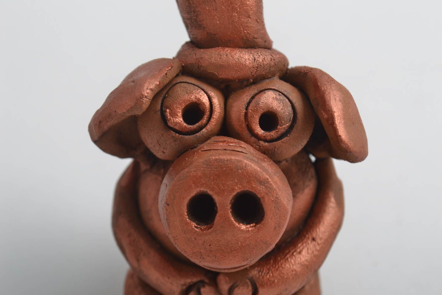 Figurine animal fait main Petite statuette cochon en argile Déco intérieur photo 4