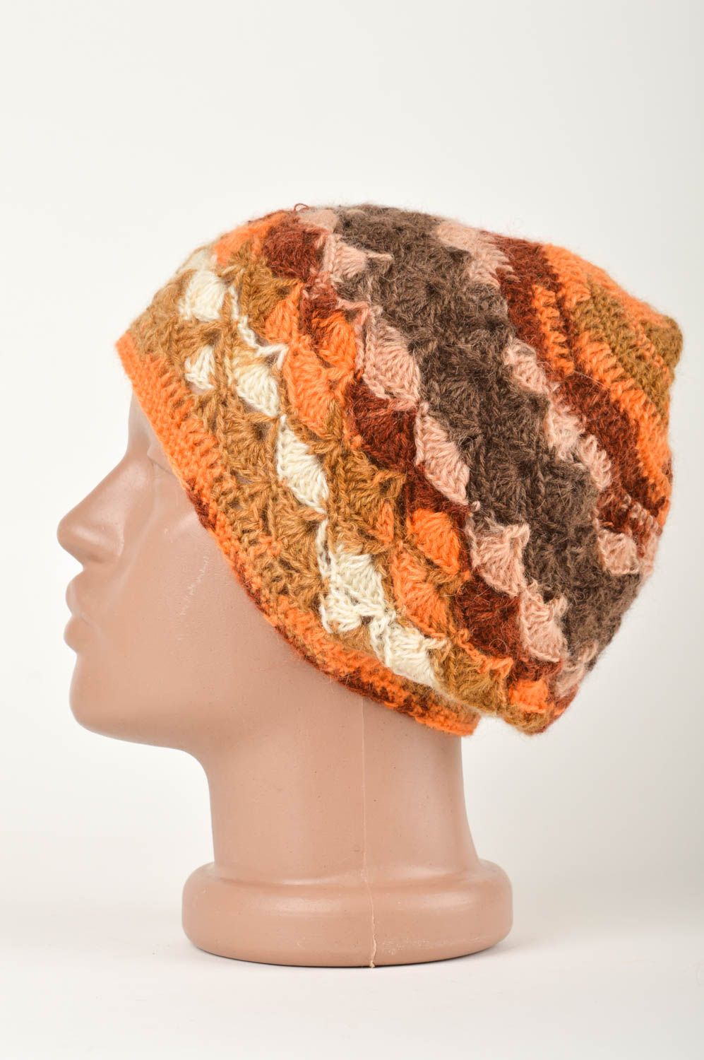 Cappello a uncinetto fatto a mano in lana splendido accessorio invernale  foto 3