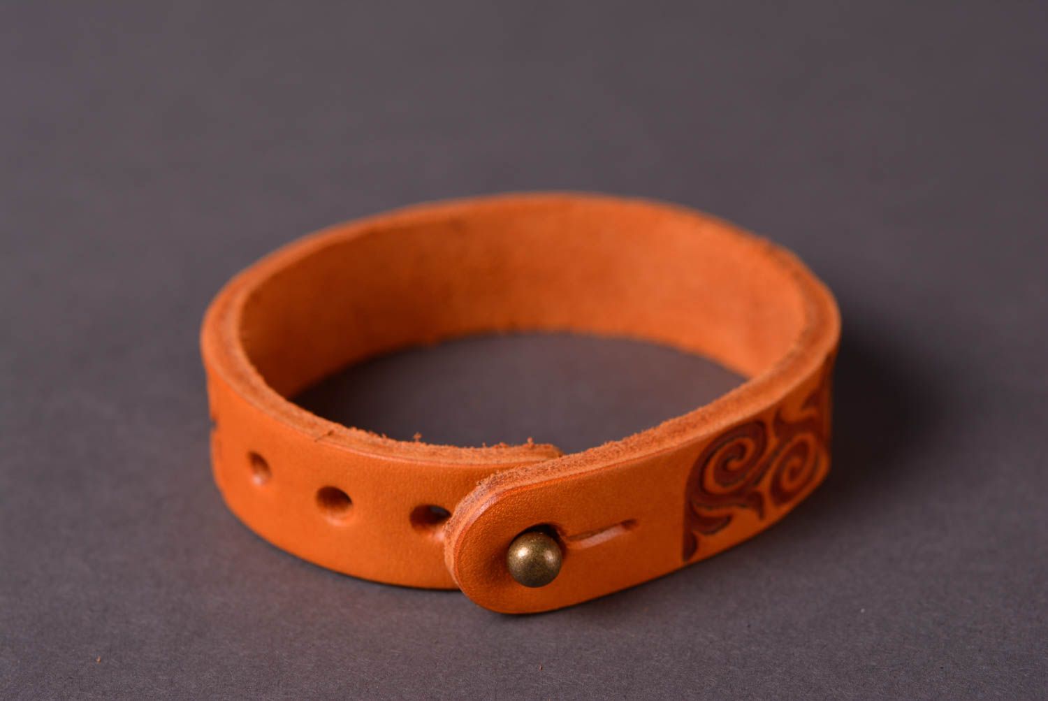 Кожаный браслет ручной работы украшение из кожи рыжий браслет на руку широкий фото 4