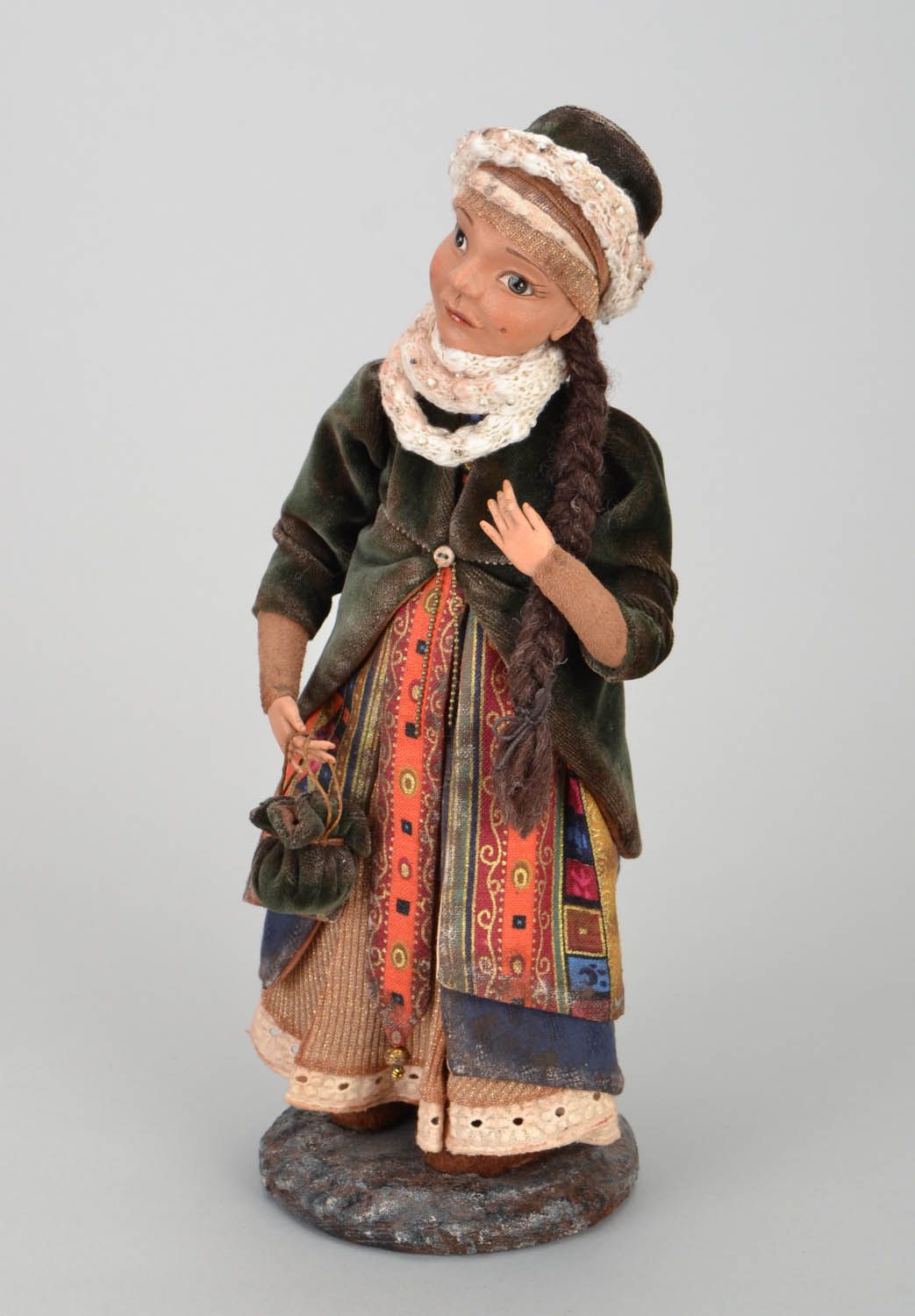 Интерьерная кукла на подставке Матильда фото 2