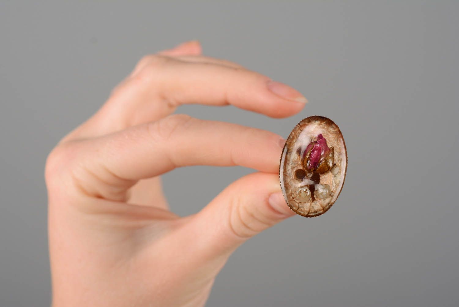 Oval ring made of epoxy resin photo 2