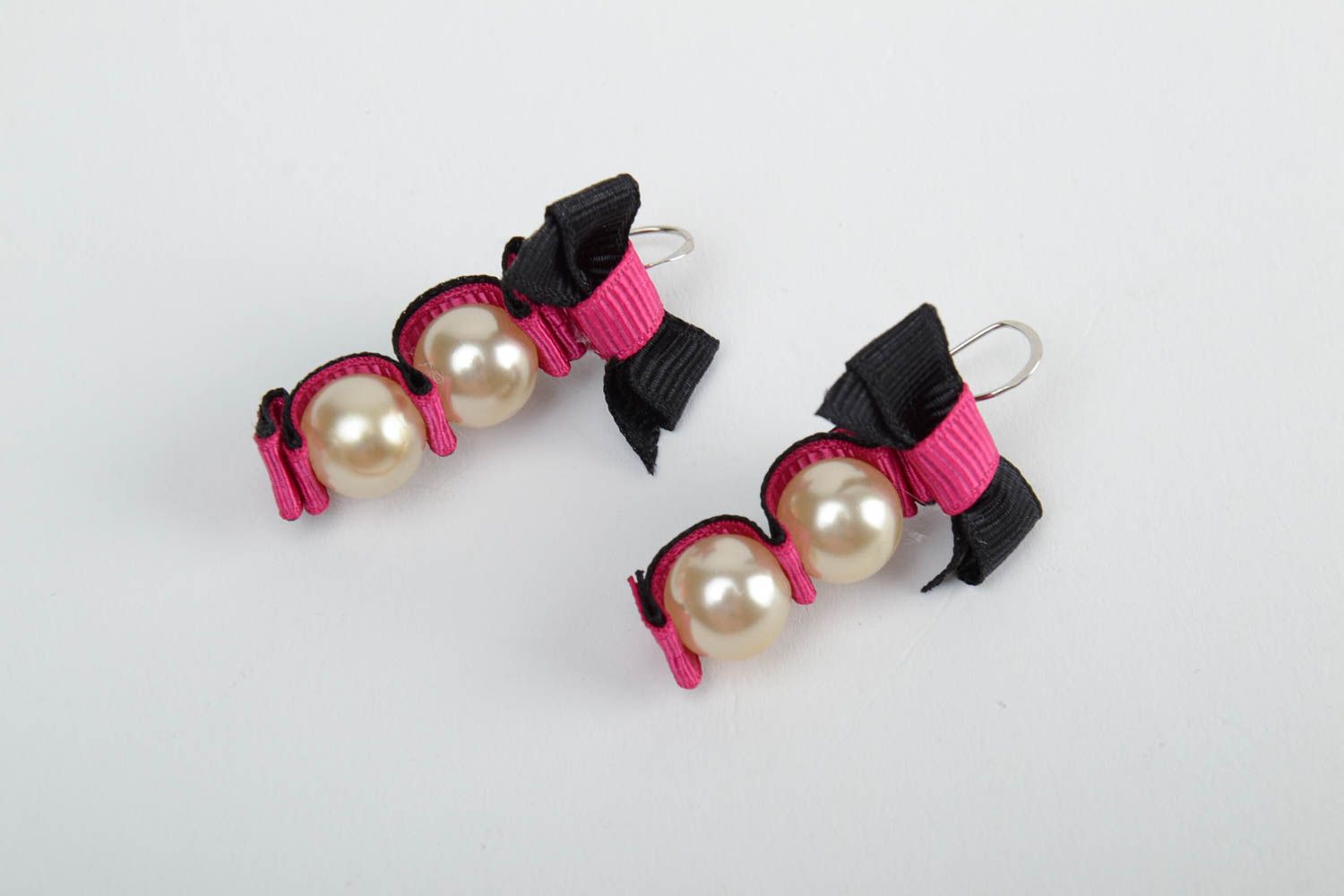 Handmade black and pink dangling earrings with rep ribbon bows and plastic beads photo 2