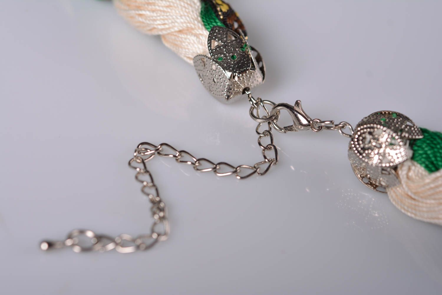 Collana tessile con perline fatta a mano originale di moda bigiotteria da donna
 foto 5