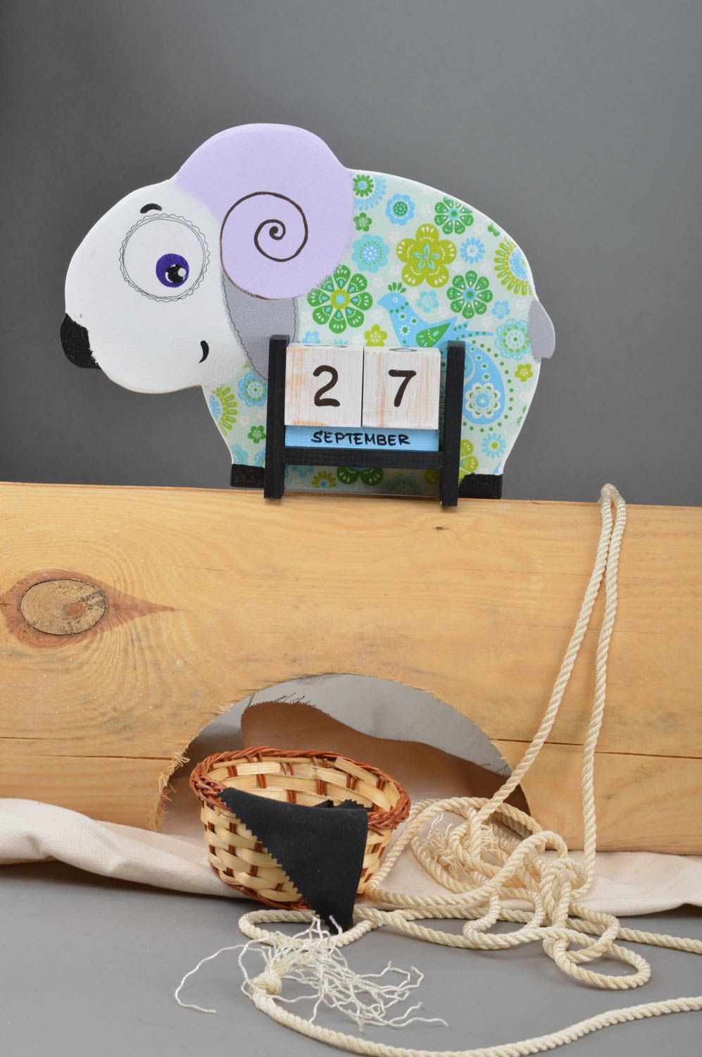 Calendrier perpétuel en bois fait main peint avec cubes Mouton à motifs photo 1
