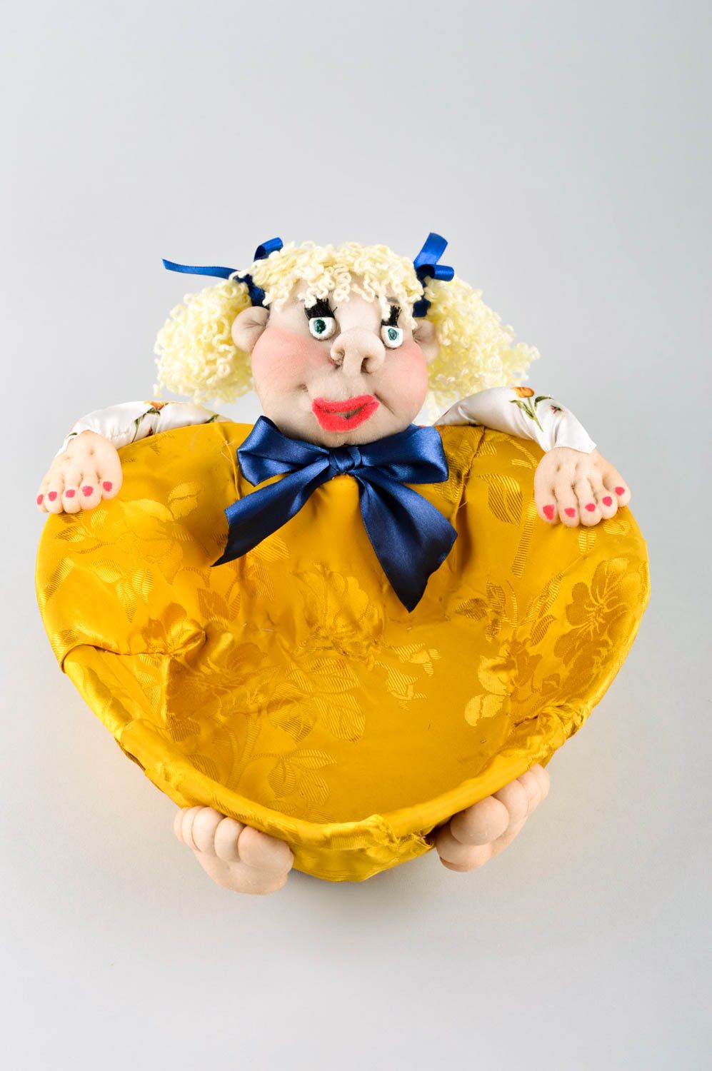 Глубокая тарелка ручной работы конфетница кукла из ткани красивая посуда фото 3