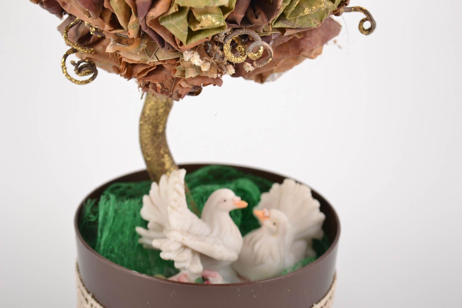 Handmade Topiary mit Blumen in Braun aus Naturmaterialien schön und originell foto 4