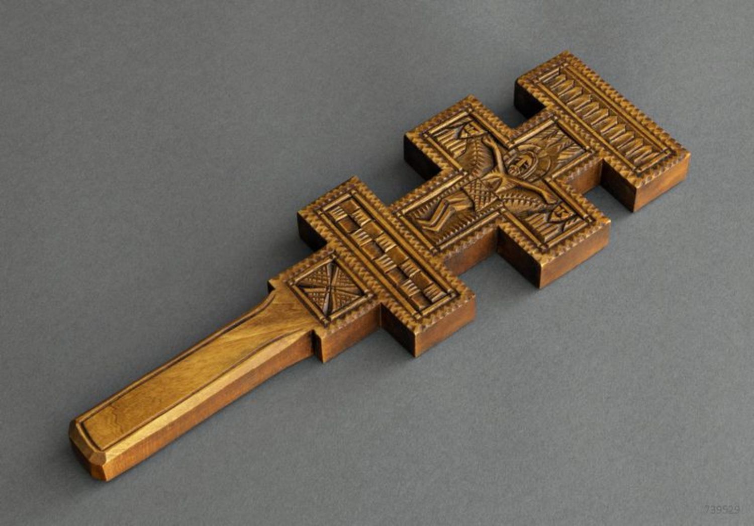 Настенный деревянный крест фото 1