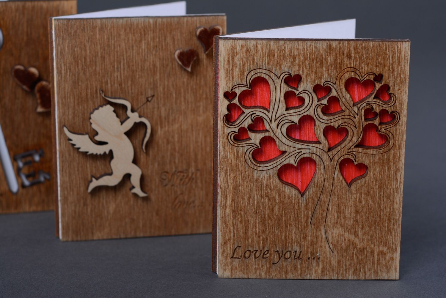 Belle carte de voeux en bois faite main originale avec coeurs Love you photo 5