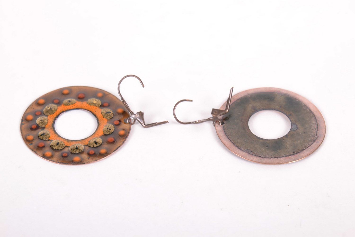 Round earrings made ​​of copper photo 1