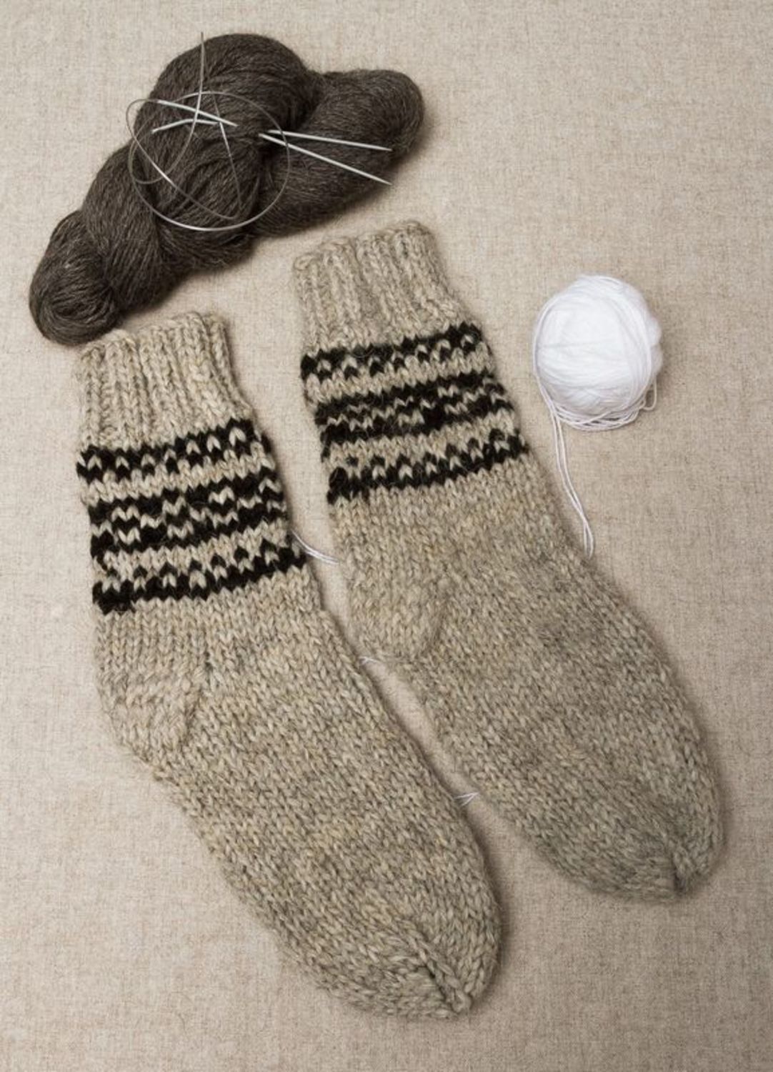 Men's grey socks made of natural wool photo 1