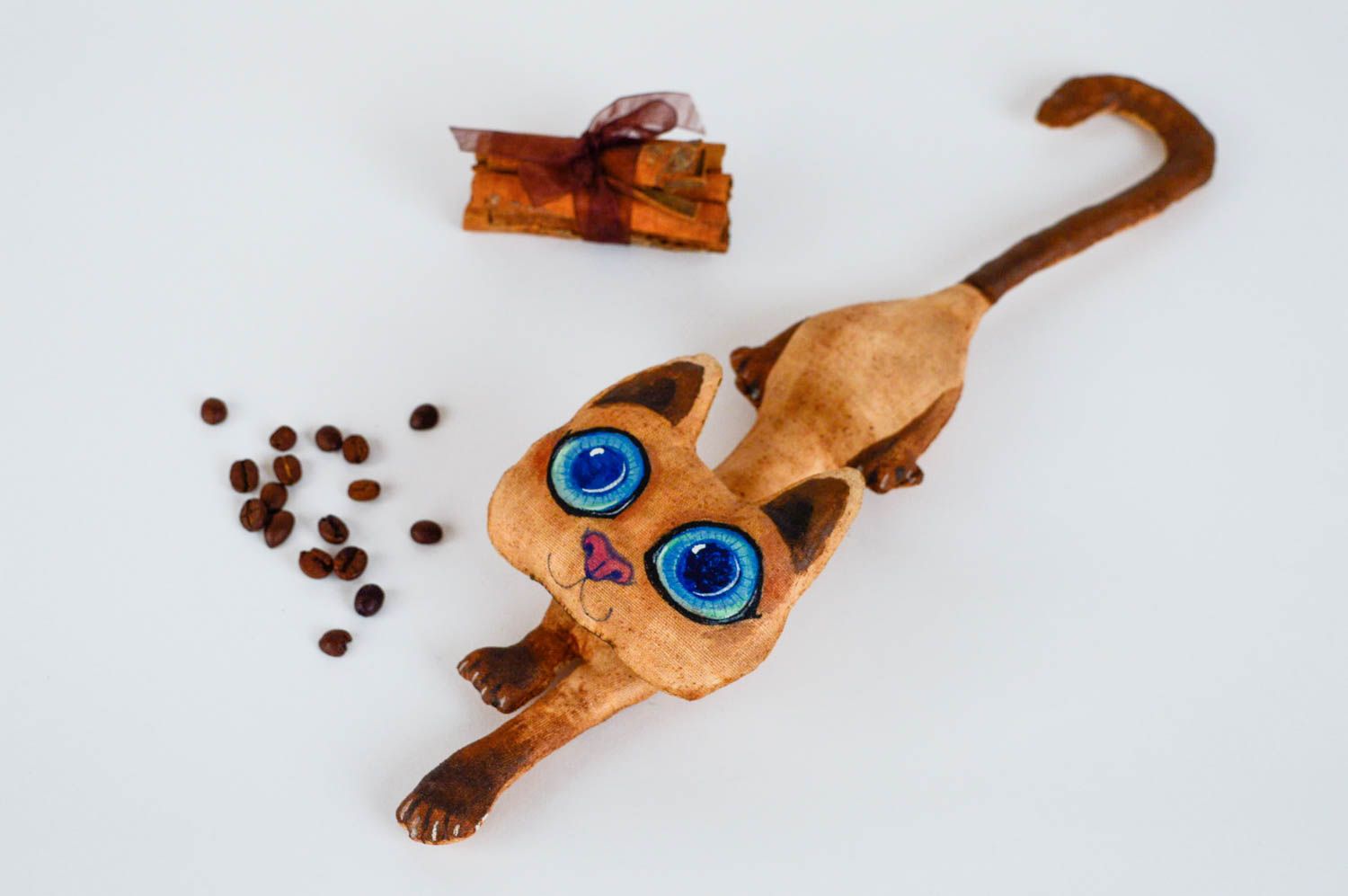 Peluche chat décorative brune en tissu de coton aromatisée belle faite main photo 1