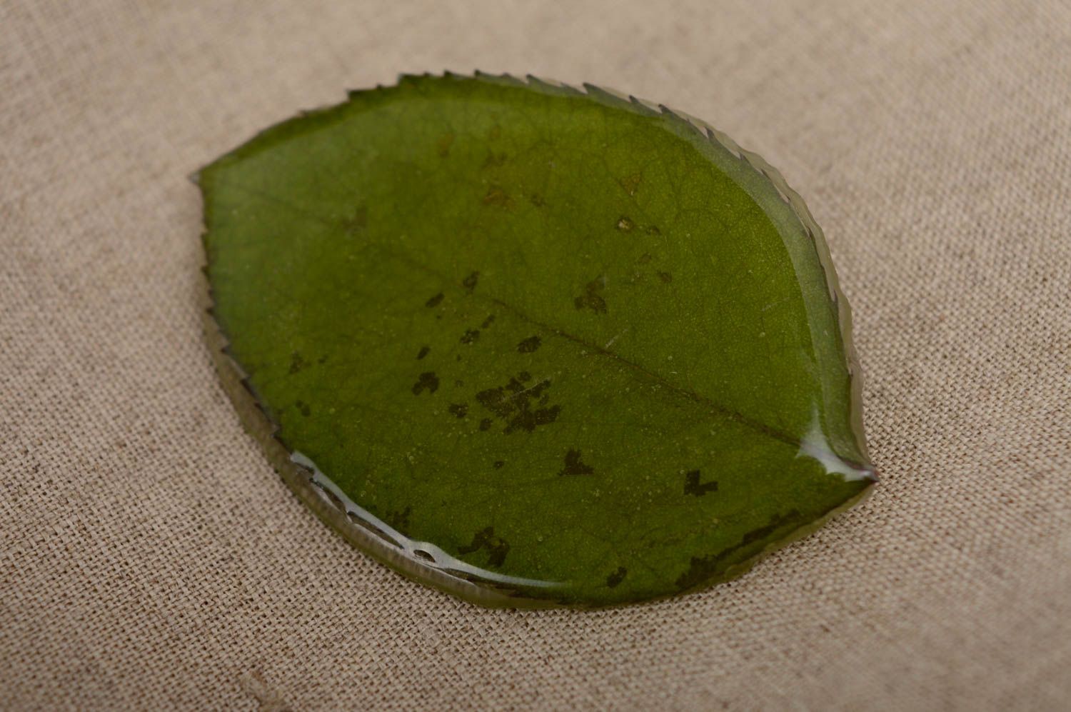 Broche feuille verte en résine époxyde originale faite main cadeau pour femme photo 5