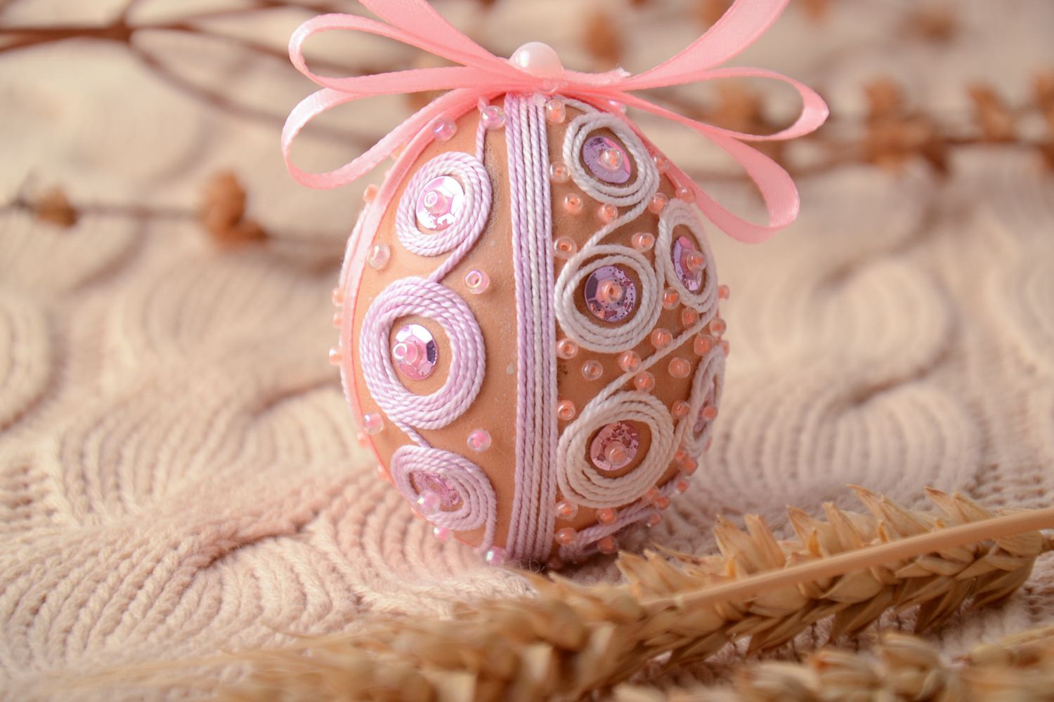 Oeuf de Pâques suspension déco avec perles de rocailles et ruban fait main photo 1