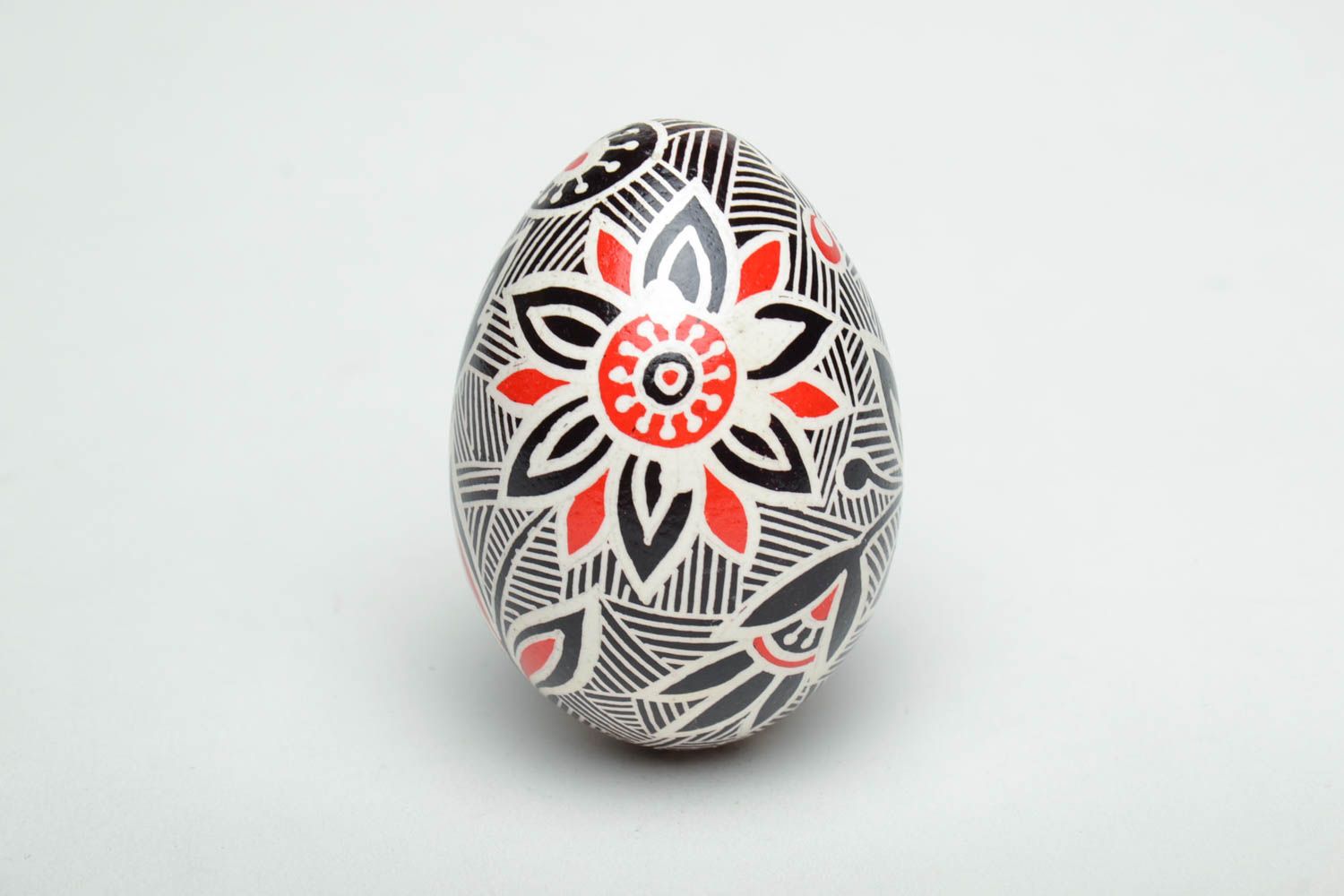 Huevo de Pascua decorado a mano foto 2