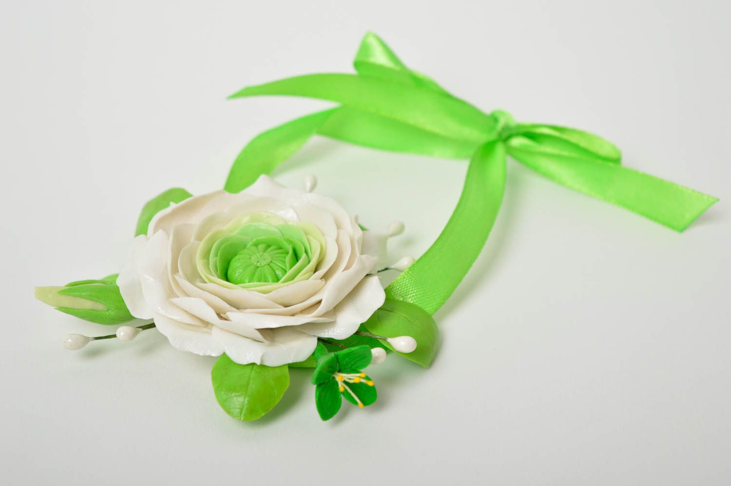 Corsage de poignet mariage fait main Bracelet en tissu fleur Accessoire mariage photo 2