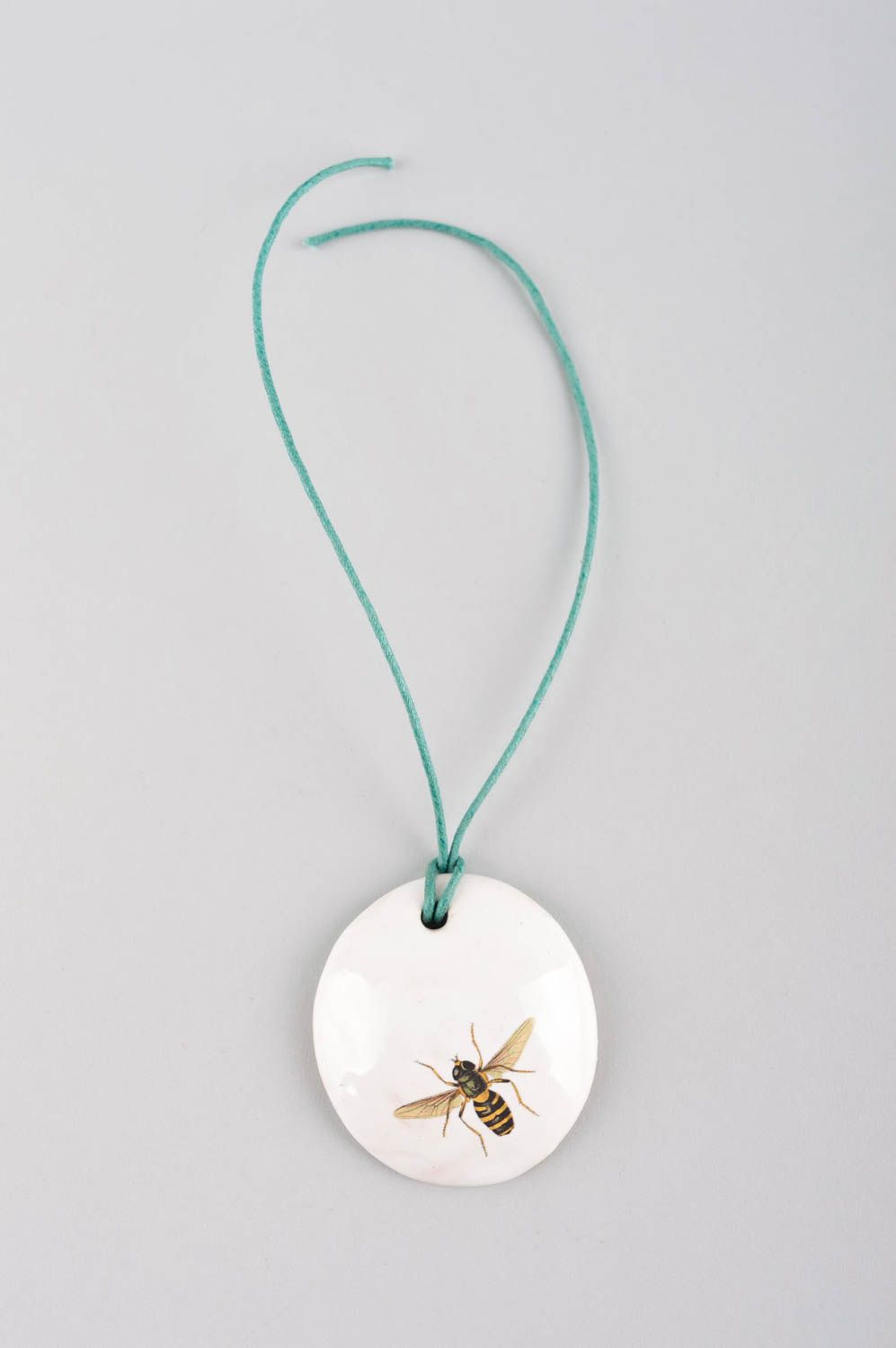 Pendentif abeille Bijou fait main céramique rond blanc Cadeau femme original photo 2